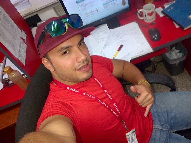 Riwoww's tweet photo. Feliz navidad a todos un abrazote aqui d santa rojito trabajando un ratoo http://t.co/JJ83zBlC8N