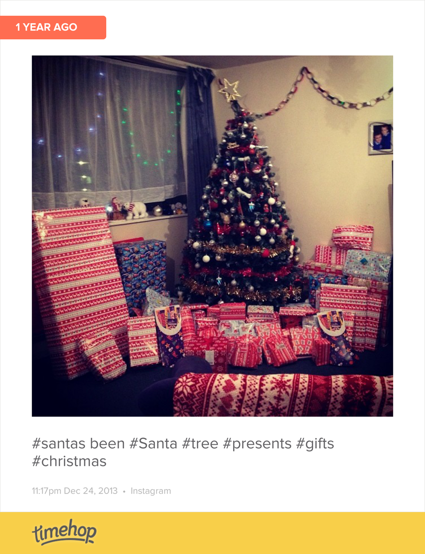 CharDaCova's tweet photo. our  tree late xmas eve last yr 🎄  http://t.co/Jee5r3Pb3Z http://t.co/KG4QM2JgjQ