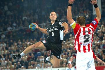 #NochebuenaVintage <a href="/onaz_old/">Demetrio Lozano</a> con <a href="/thw_handball/">THW Kiel</a>.