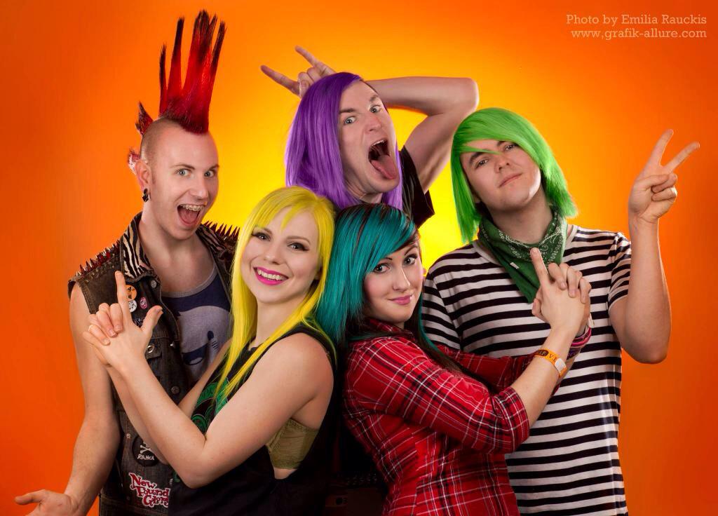 AimYourFans's tweet image. Ah! Adore the new Emilia Rauckis photoshoot!
❤️💛💚💙💜
(hey, one for every colour i just realized :D)