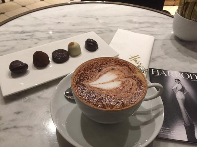 artanddesign's tweet photo. Getting in the festive mood with beautiful cappuccino and chocolates in Godiva cafe Harrods http://t.co/1hTiNphlT0