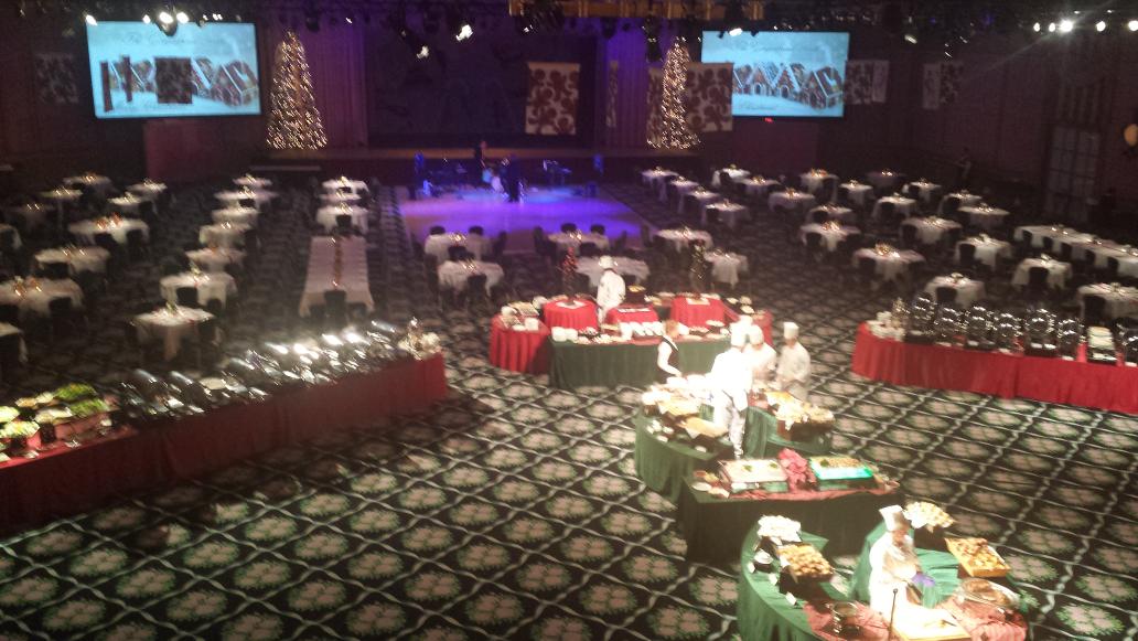 Bskelding's tweet photo. 5 minutes until we open for the Gingerbread Ball @the_greenbrier http://t.co/POSwZsMVXT