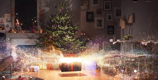 Orange_France's tweet photo. Nous espérons que vous avez plein de super cadeaux au pied de votre  sapin et vous souhaitons à tous un #SuperNoel http://t.co/c88Hsx7eAu