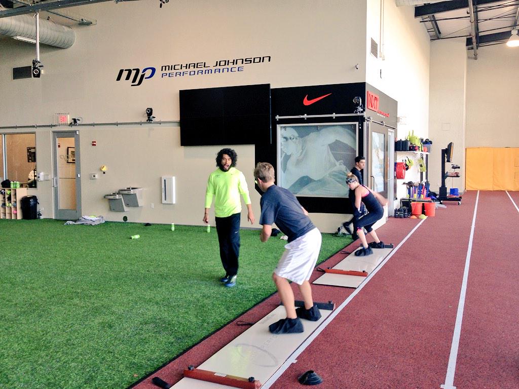 MJP_CoachJR's tweet image. perfect way to kick off this Christmas Eve !! Happy holidays to everyone #TrainFast