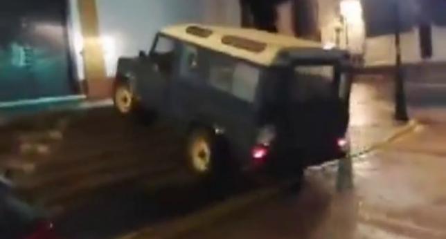 A3Noticias's tweet photo. Detenido por subir la escalinata de una iglesia en Sevilla conduciendo borracho un todoterreno http://t.co/AkVuFvNB46 http://t.co/k9x0BlMk8e