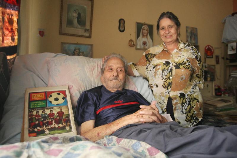 DiariodeCA's tweet photo. #DeportesDCA Fallece Ruben #Amorín, legendario entrenador del futbol nacional. http://t.co/5lZHbdtA1S http://t.co/lRF8hAGAWE