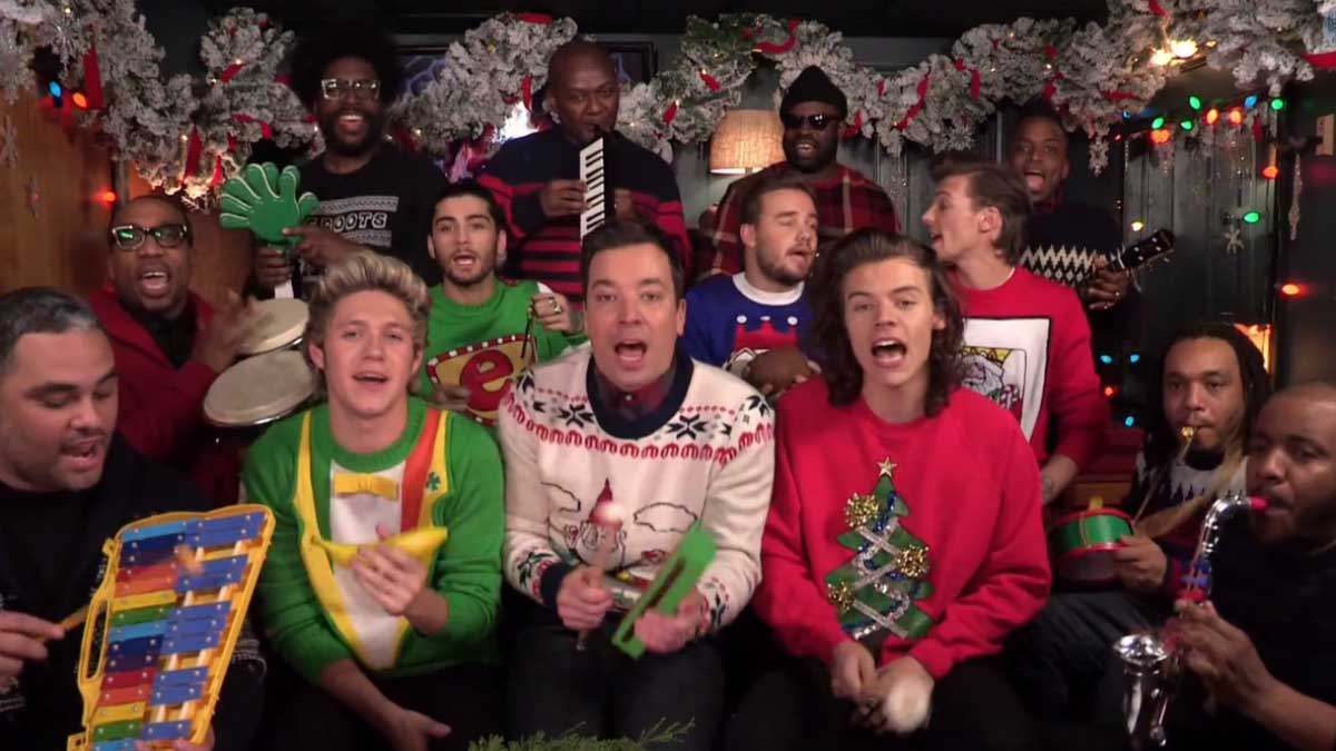 MTV's tweet photo. .@OneDirection is coming to town: http://t.co/fqTNvK7efk 🎅 http://t.co/mFsEnNMzGr