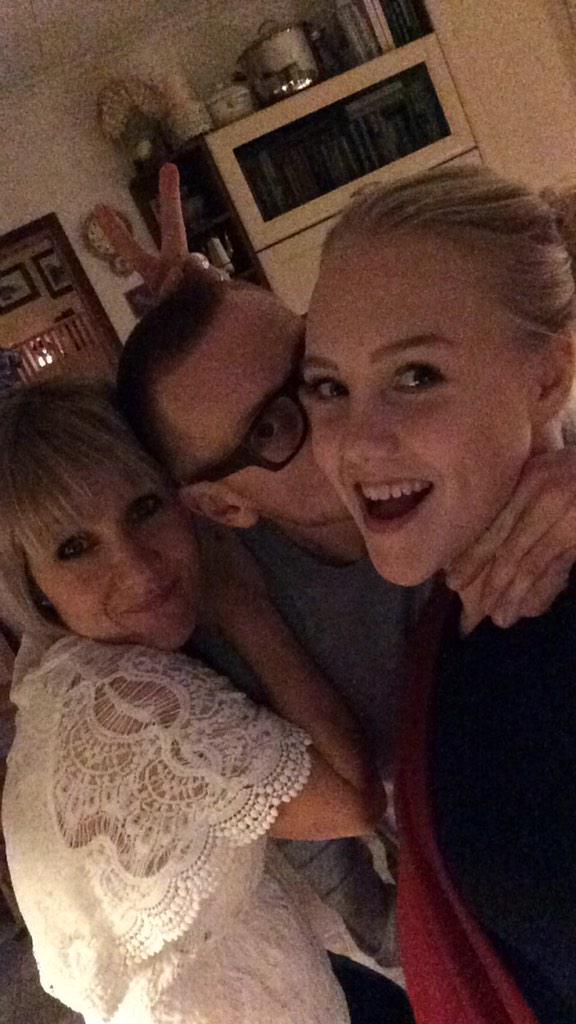 suhonenvilma's tweet photo. Merry Christmas ❤️ #johku #terppa http://t.co/FdSFu26qUz