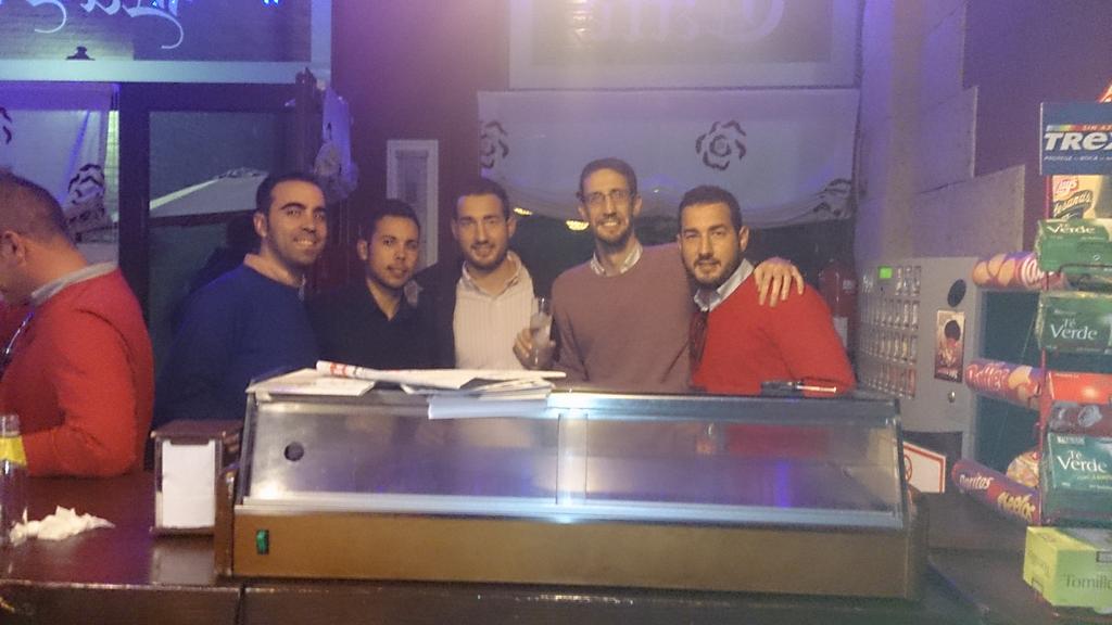 Luis_Ciria's tweet photo. Empezamos la navidad!!!
@juaan88 @verdiblanco88 @YusuVera @Jose_Carlos_7 http://t.co/olyJxRElwM