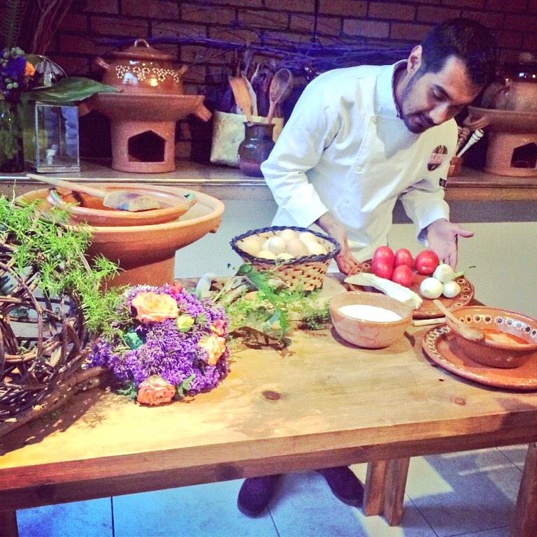 Irad_Santacruz's tweet photo. Hoy nos vemos en @Foro_TV la cocina tradicional de Tlaxcala!!! Espero sus opiniones!!! http://t.co/cWJOR1ye2h