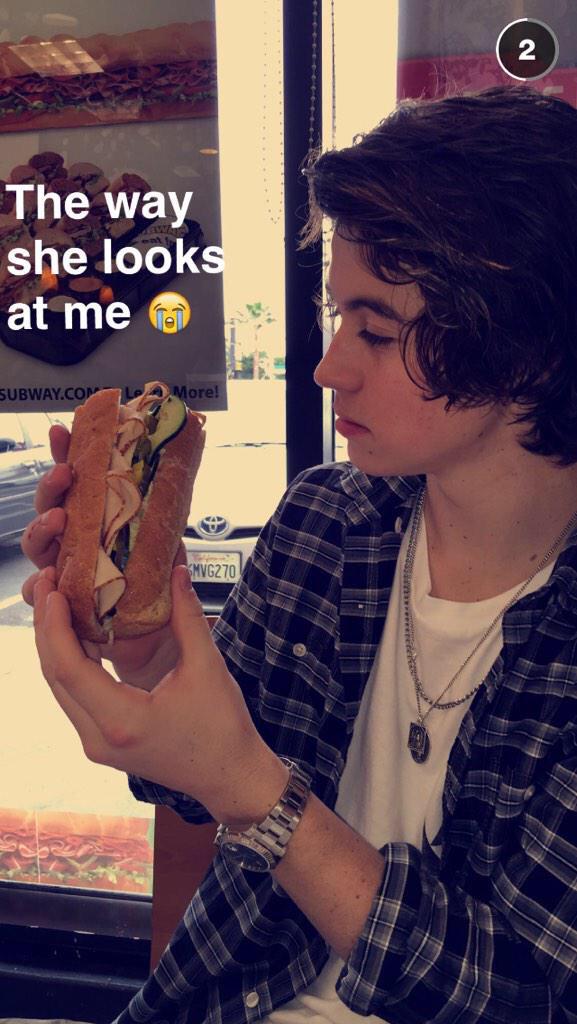 yeetgrier's tweet photo. #FavNashPic because I'm the sandwich http://t.co/v4z0AHqsA8