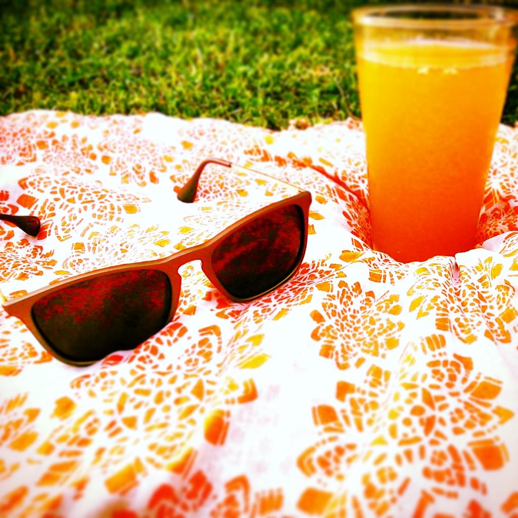 monkeygrove's tweet photo. Ya casi #navidad y #feriados o mini vacaciones. #gafas #monkeygrove http://t.co/lGCiBzhlhV