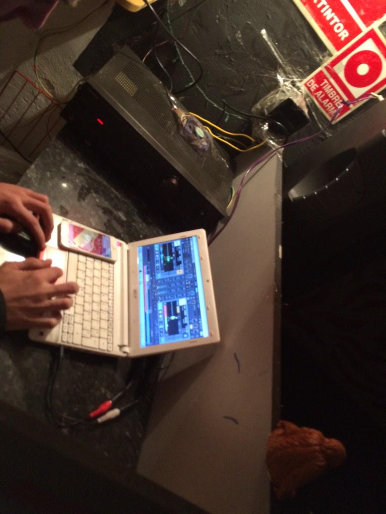 GingerClubEP's tweet photo. Pruebas de sonido instantes antes de la fiesta de esta noche RT si vas a pedir el mandanga style esta noche http://t.co/II10deRzJO