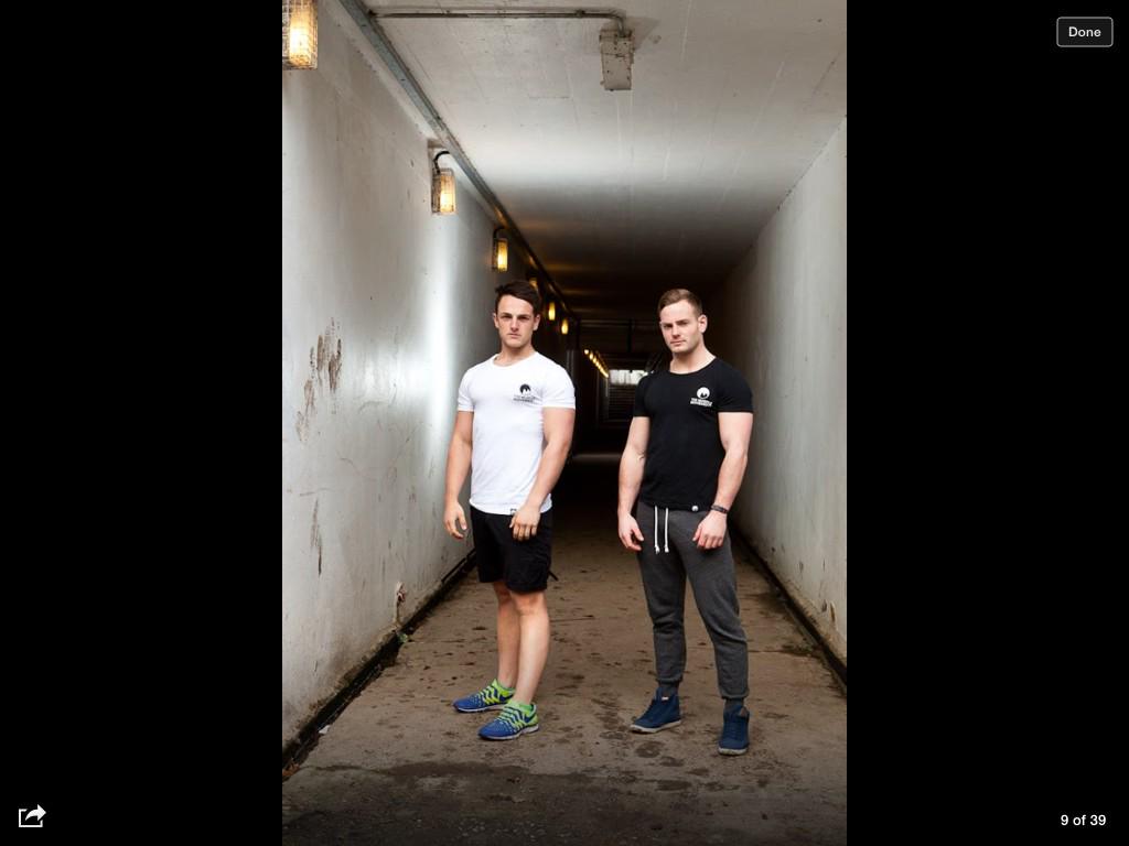 TomCotterill_'s tweet image. Black or white? #musclemovement