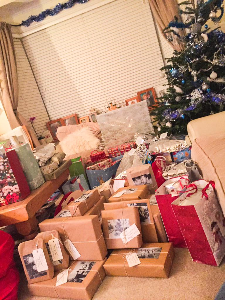 AllenIT_Co's tweet image. #presentsunderthetree