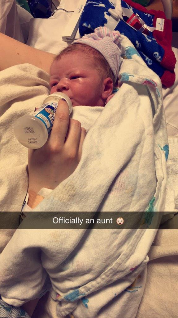 karissa_joyy's tweet photo. Congrats @b_sweetly_me @Ruckking 👶😍 http://t.co/EWGgGIJ1Ba
