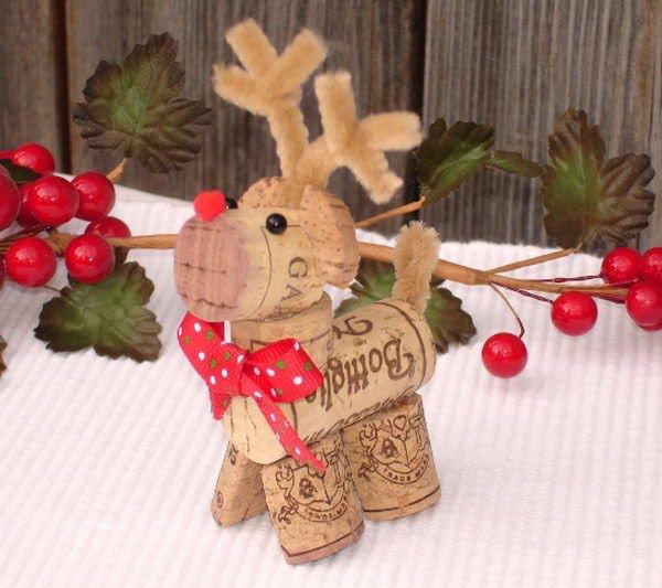 WineTimeChick's tweet photo. Merry Christmas chickadees! May your day be filled with family, fun, laughter and #wine! http://t.co/VT2zG9KLcJ