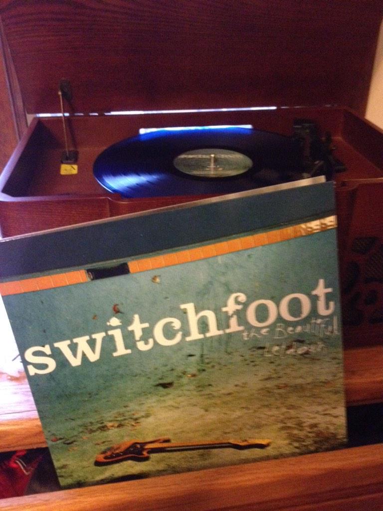 JoeGriffith92's tweet image. Breaking in a gift from the grandparents! #newrecordplayer #vinyl #beautifulletdown