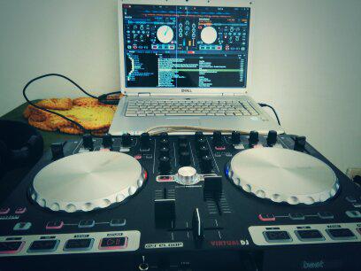 WestMartinezJ's tweet photo. Estrenando mis aguinaldos  :-) #ReloopBeatMix http://t.co/fo9LpwrH9o