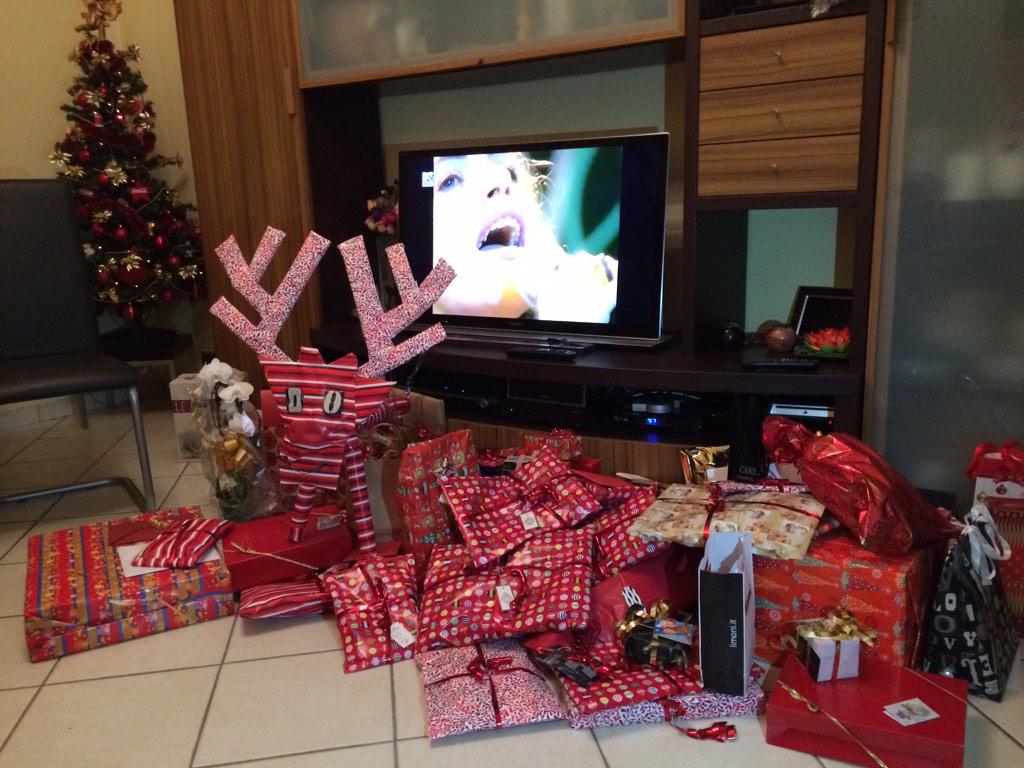 barbarag79's tweet photo. Pronti per aprire "qualche" regalo.. 🎄 @emog79 @GulesuV http://t.co/3lvB0xVRld
