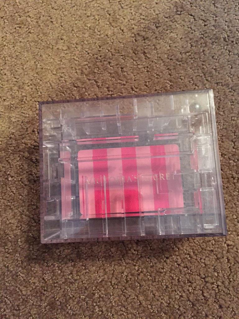 JChristian15's tweet photo. How to keep a girl occupied #VS #mazebox http://t.co/JyDUm9J4BU