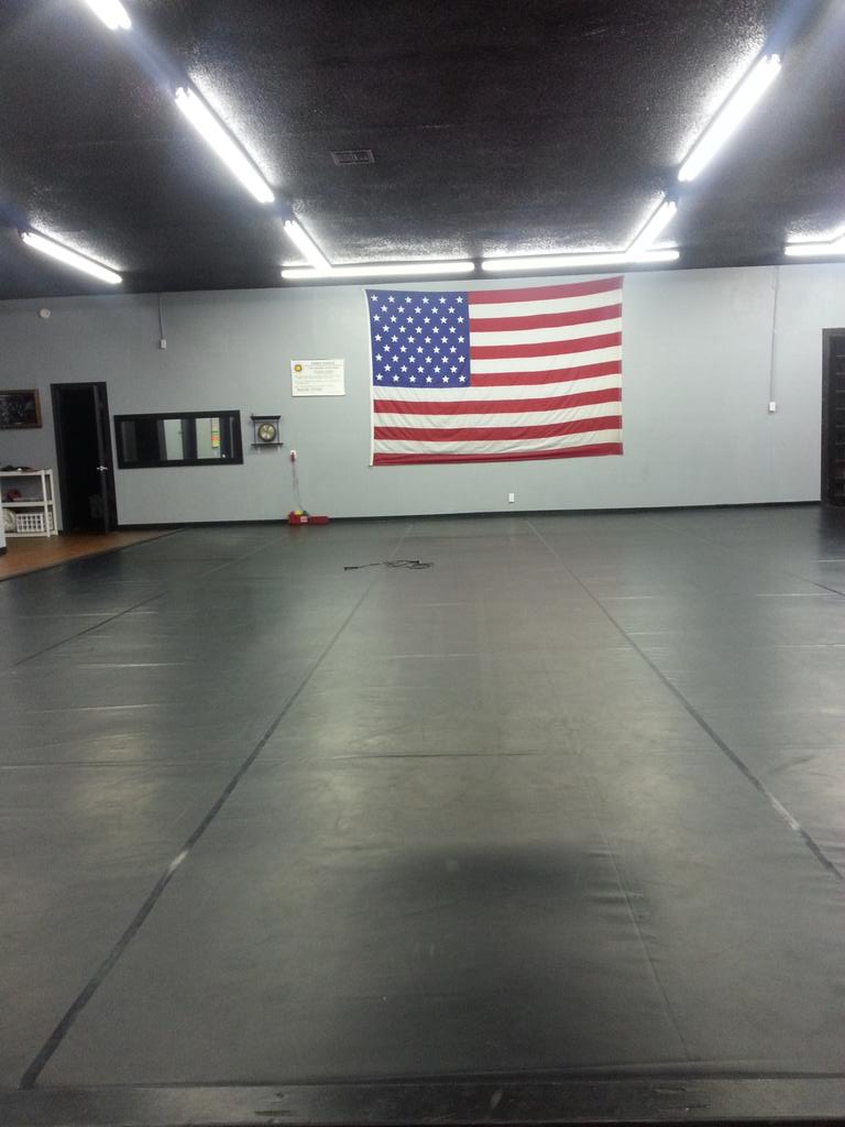 JBell_JJ's tweet photo. No partners, no problem. Gettin ready for the 10th. #DontSleep http://t.co/5rAXJaMJQh