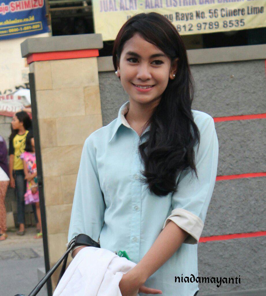 _MellyInsomNISA's tweet photo. RT @yayah_rohmalia : Yuhuuu Ftv #KetusukCintaDokterCantik Besok Tayang jam 10 cc : @AnisaRahma_Adi @MiqdadAddausy http://t.co/iQSPcLzYG2