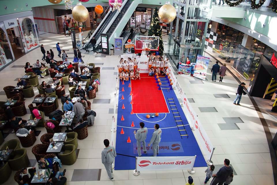 USSKragujevac's tweet photo. Prezentacija 2. Evropskog univerzitetskog prvenstva u basketu 3x3 Kragujevac 2015 održana u TC Plaza. @eusaunisport http://t.co/3o46JoHe6C