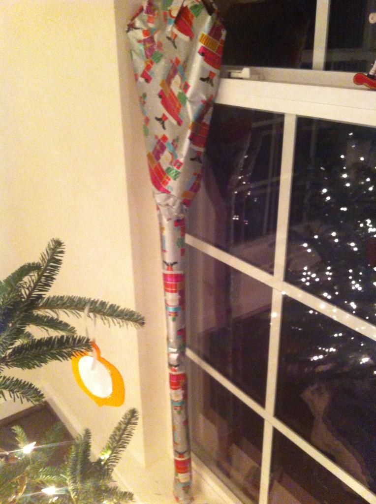 nicoledgron's tweet photo. @WALKTHEMOONband #wrappingishard
The struggle is real http://t.co/irFRyjbtdX