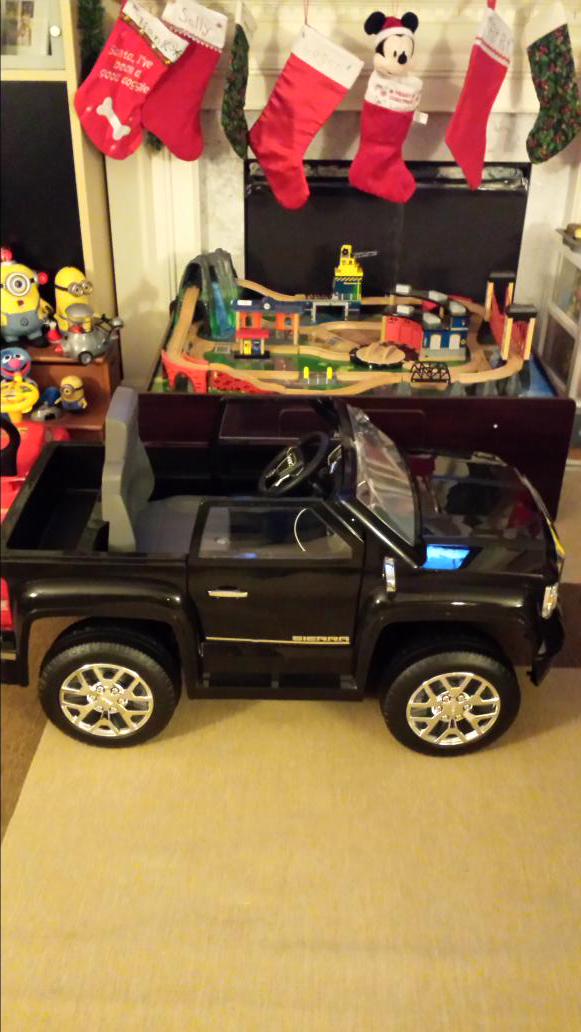 Twas the night before xmas.....just daddy and 50 thousands pieces. #eastpetm <a href="/JulzLawrence/">Julz Lawrence </a> <a href="/JennCramer0315/">Jenn</a>