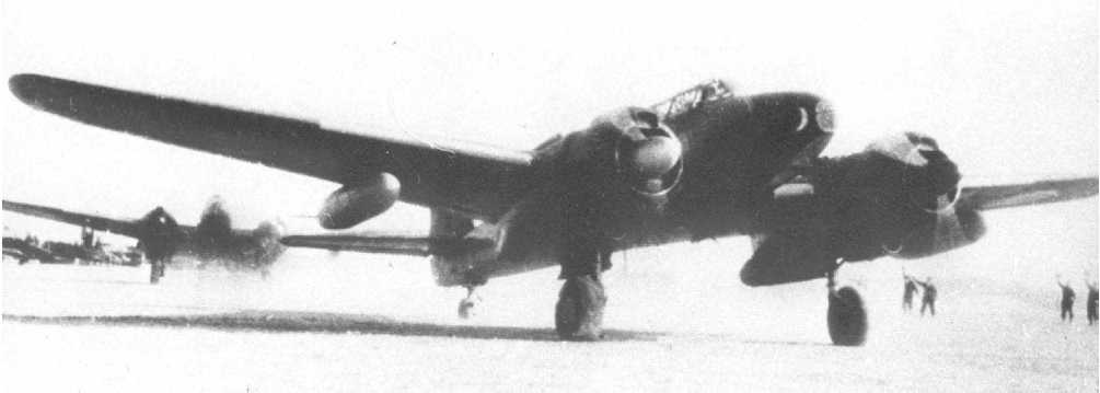 heikihenken's tweet photo. 月光　元は双発長距離戦闘機だったが米軍重爆撃機を殺すために生まれ変わったという経緯は陸軍の二式複戦と瓜二つな海軍の夜間迎撃戦闘機。斜銃もつけたしな！なおこっちは下向きの機銃もついてたが残念ながら日本に下の敵を撃つ余裕はなくなっていた https://t.co/b0f5wgST2U