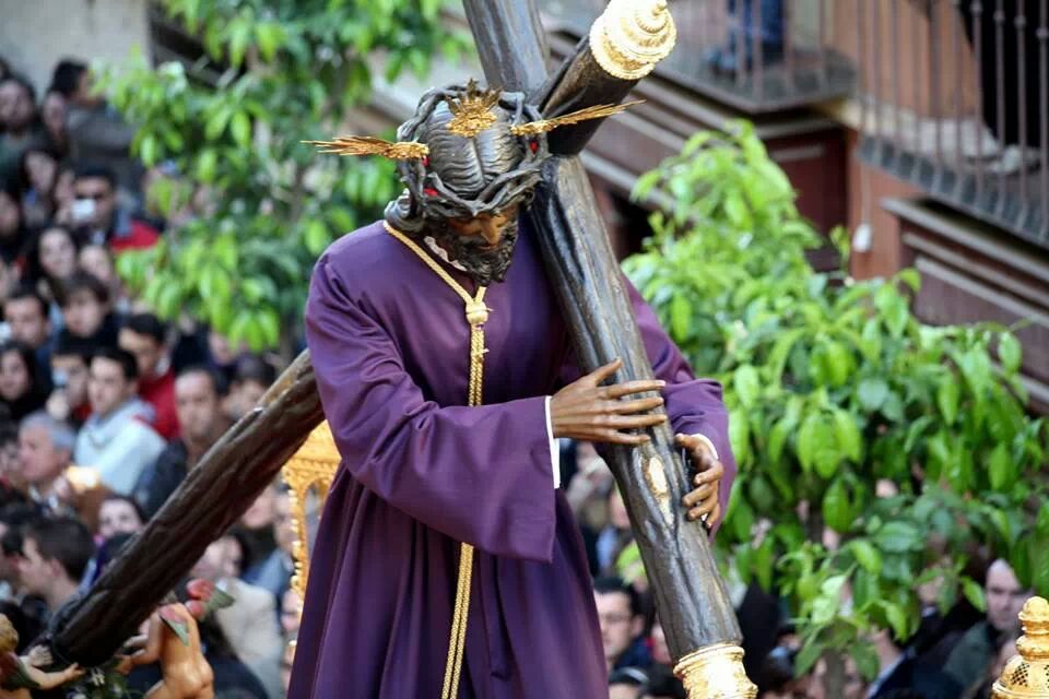 Hdad_LosGitanos's tweet photo. Y vino al mundo el Hijo de Dios, nació del vientre bendito de la Virgen de las Angustias para traernos la Salud. http://t.co/foJwpvx8Mf