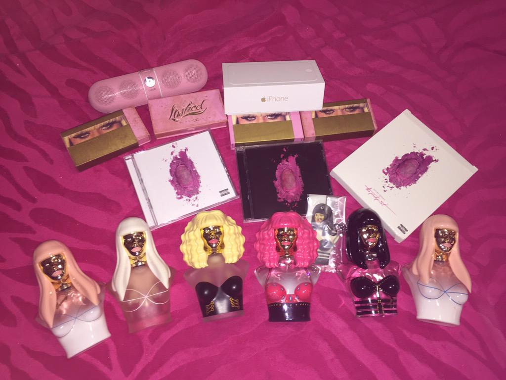 LAYSIAAMINAJ's tweet photo. Thankful for what I been had or just got 😘❤️ @NICKIMINAJ http://t.co/B3dPaJYGG9