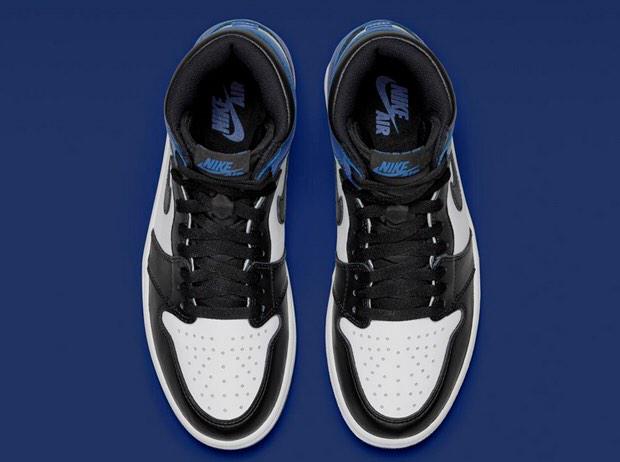 theshoecrew36's tweet photo. Giving away one free ATC for.... RT to enter! Merry Christmas from the whole Atlsole team! http://t.co/srhbcTsbV7
