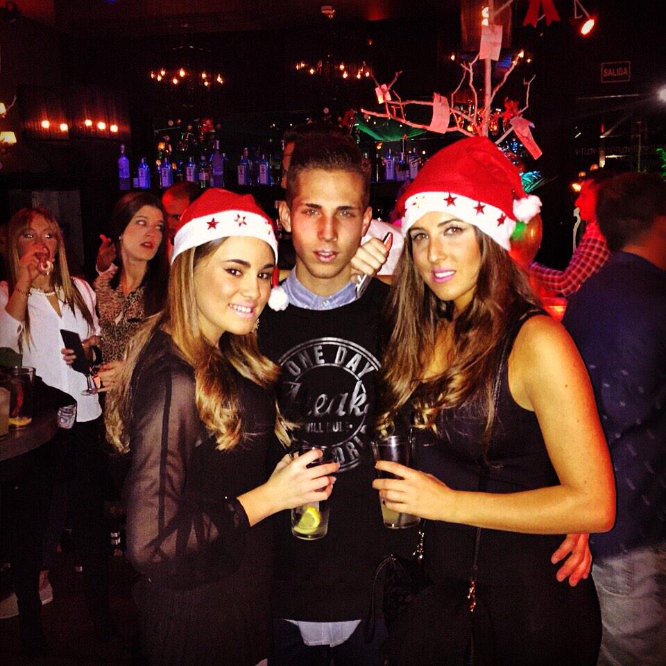 jotasanchez13's tweet photo. Las que yo mas quiero 😘😘🎅@salo_tg04 @AngelaSV9 http://t.co/uy2ATuz3HM