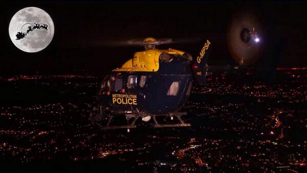 PSOSEAyrshire's tweet photo. Our #skycops colleagues in London @MPSinthesky have a confirmed sighting of #SANTA over London #KeepingSantaSafe http://t.co/aAWQEnCSQi