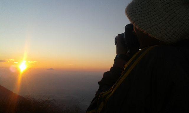 Selamat Pagi.. "Sunrise di Gunung Guntur via <a href="/zppyado/">Zippyfirmansyah</a> #GarutEndah "