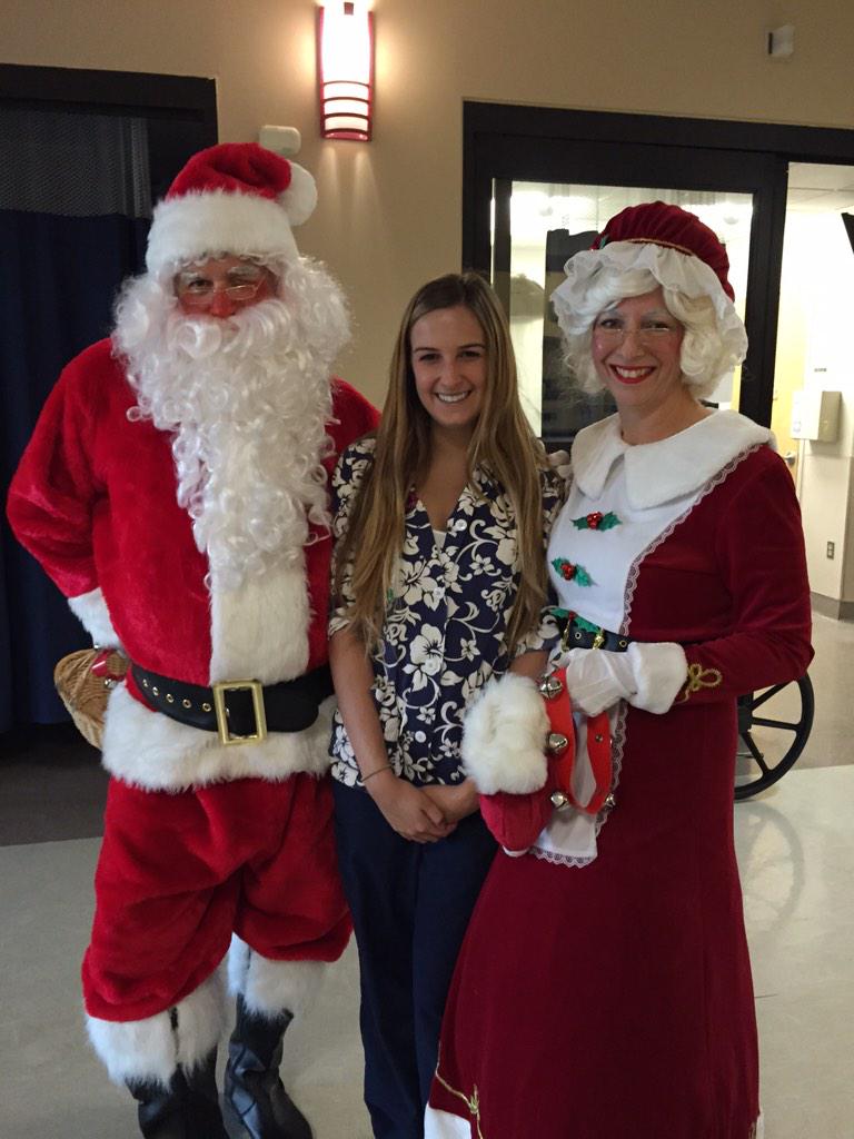 amanda_wiles94's tweet photo. Never too old 🎅🎄 #winkingsanta http://t.co/uX7tIMEqqf