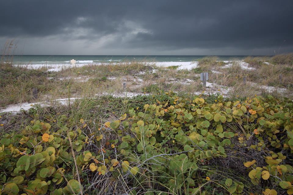 samguinnpeace's tweet photo. The looming storm. http://t.co/uEKVWtiyee
