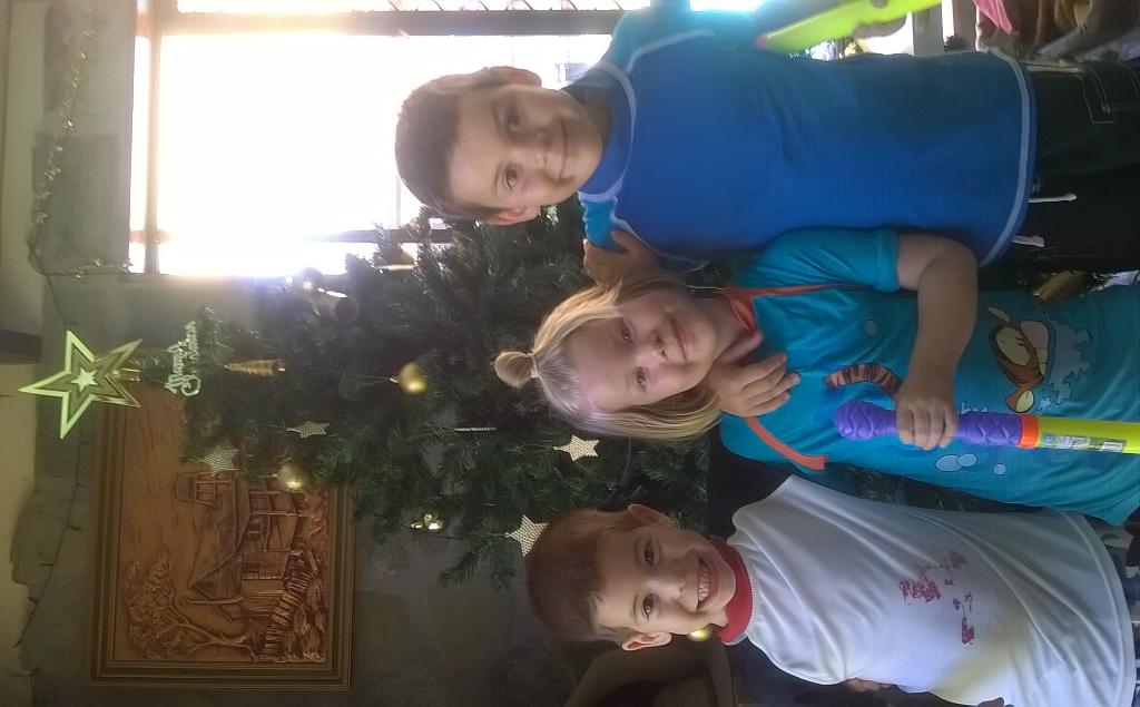 Ky03elk's tweet photo. From my family to yours, wishing you the best day! Xoxo Have a great Christmas 🎅 #offforaswim #summerfun http://t.co/zKxArxcNN7