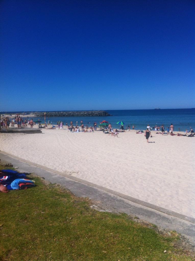 bucketcjsbb's tweet photo. #christmas #cottesloebeach #cottbeach #sunny http://t.co/09Tk3FF6X5