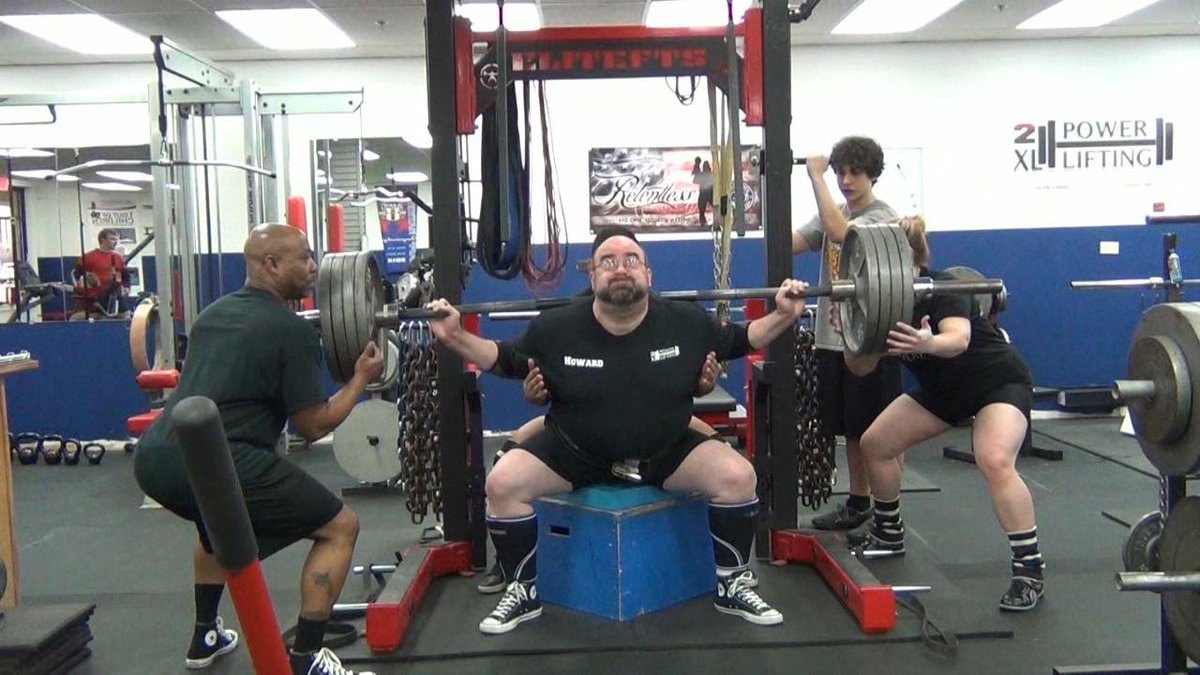 2XLPowerlifting's tweet photo. Post Patellar Tendon Failure return to full power leg rehab squats and deadlifts: http://t.co/iea72pBeSG http://t.co/I7xiepSlYd