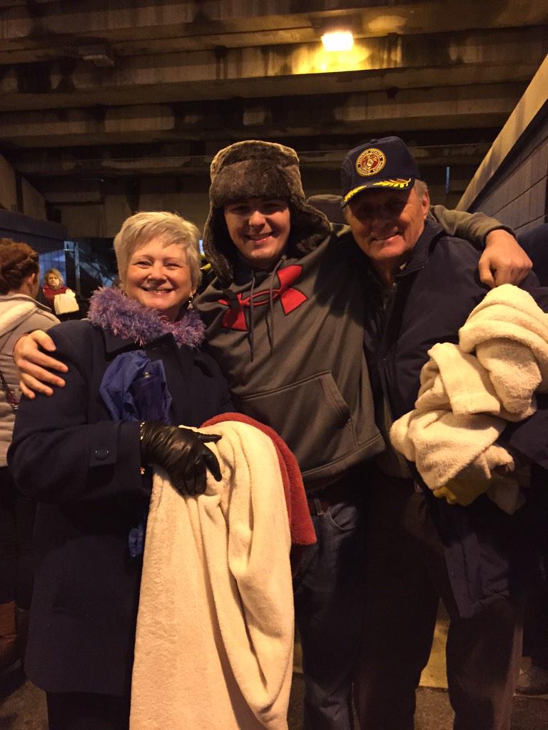 kimj1998's tweet photo. #ChristmasEveAtTheJoe http://t.co/vRoAXK3Yem