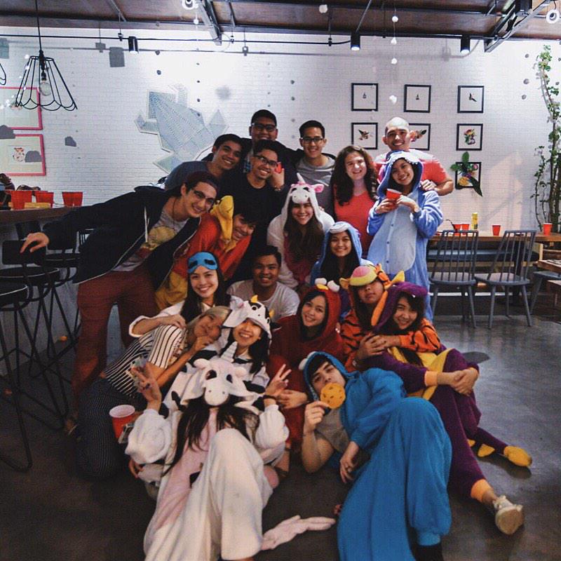 thegirl_thebull's tweet photo. Happy Holidays from The Girl + The Bull and 12/10! #thegirlandthebull #twelvetenph http://t.co/ION8i0eQb5