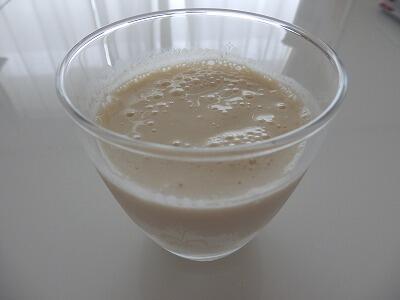 りんご酢ドリンク
【材料】
りんご酢大さじ1
牛乳100cc
豆乳100cc
はちみつ大さじ1
【作り方】
①コップにりんご酢、はちみつを入れよく混ぜる
②牛乳、豆乳を入れよく混ぜたら完成☆