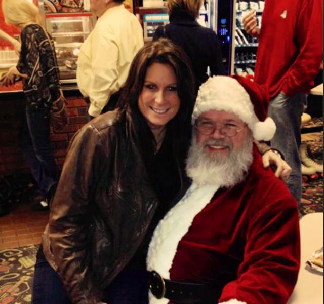 TCHatBrats's tweet image. HO HO HO! MERRY CHRISTMAS @TerriClarkMusic friends and fans! Wishing you and yours the happiest of holidays! #TC2014