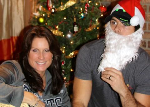 TCHatBrats's tweet image. HO HO HO! MERRY CHRISTMAS @TerriClarkMusic friends and fans! Wishing you and yours the happiest of holidays! #TC2014