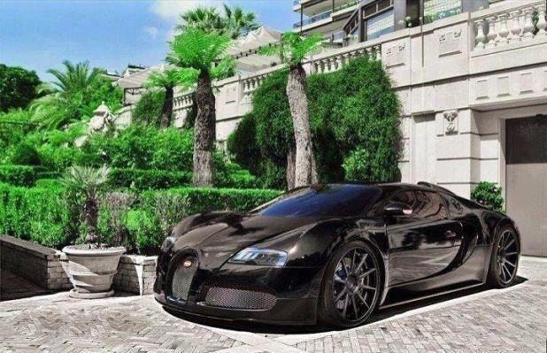 ilovecarporn's tweet photo. Black Bugatti. http://t.co/XRAJdNg5hp