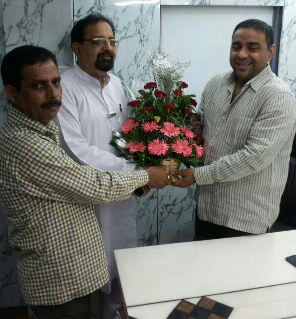 misecretary's tweet image. Spend time with every person around you, your families, friends, lover, acquainted.... 
 Make them feel  Special,