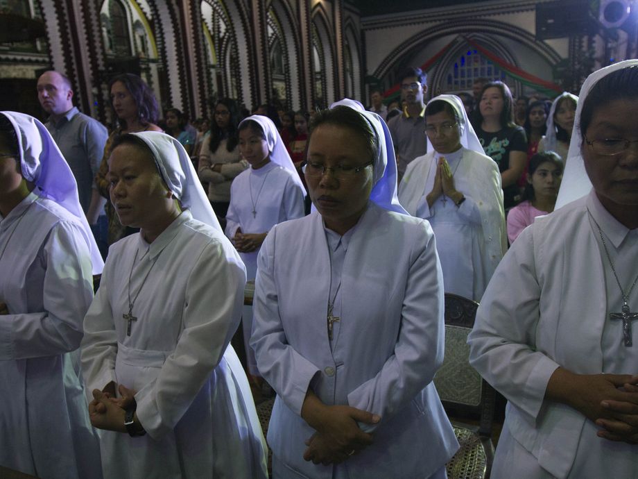 CatholicFeed's tweet image. "#Myanmar Christian #nuns attend a Christmas #Mass at Saint Mary's Cathedral in  Myanmar" buff.ly/1GYZMxE